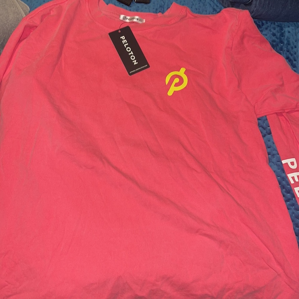 BNWT pink peloton shirt. Size XL
